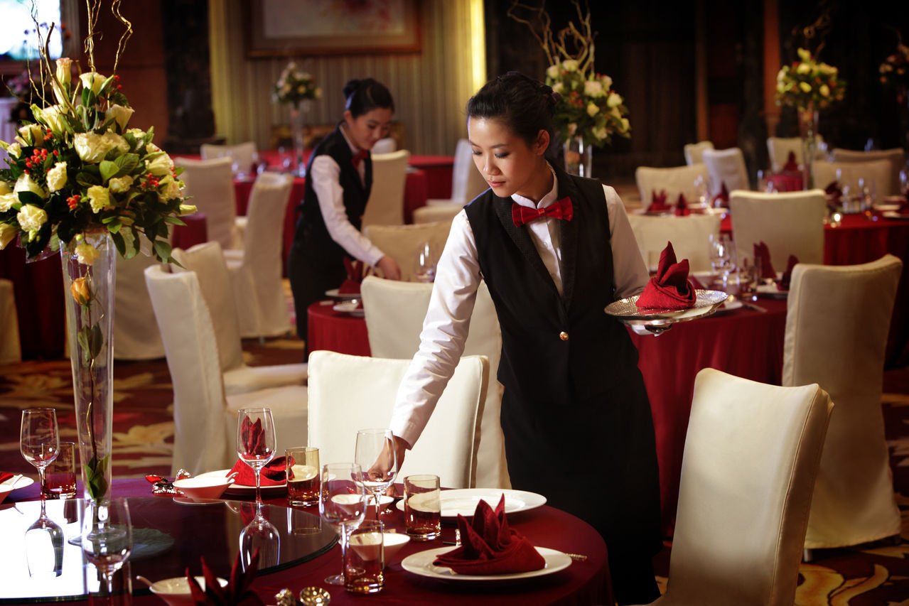 Restaurant Waiters Serve Picture And HD Photos | Free Download On Lovepik