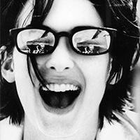 来这里送 圣罗兰VSL女包和圣罗兰YSL的唇膏