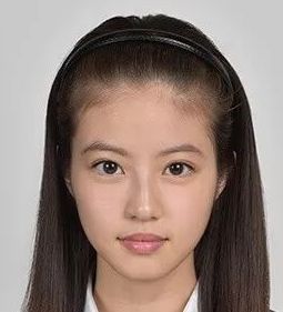 今田美樱 饰演 诹访唯月 歌颂青春的超级读者模特,她是同班同学憧憬的