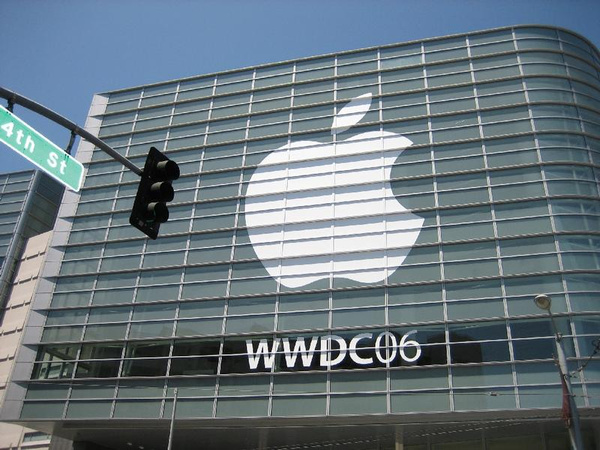 WWDC 2005宣布全线Mac产品迁移到Intel架构