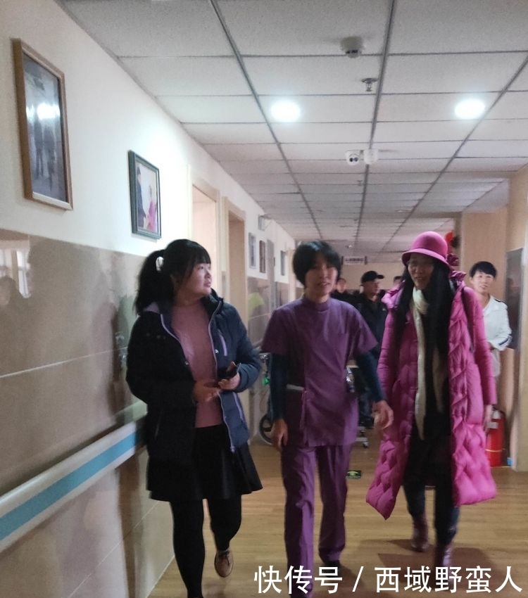 关于敬老院开展活动