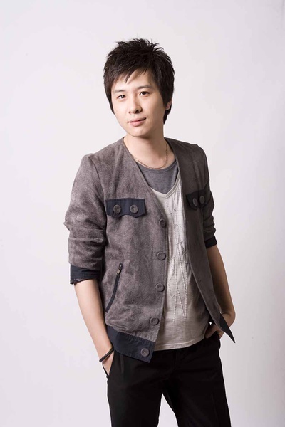 黄斯瀚|李智楠 30岁,汪岚在电视台的主管.