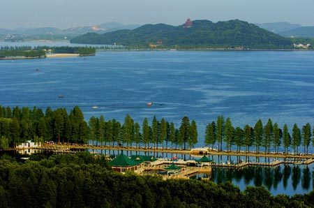 主要景點有行吟閣,屈原紀念館,滄浪亭,長天樓,魯迅廣場