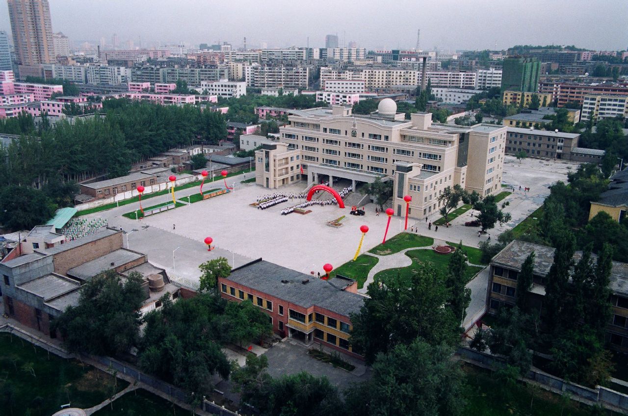 工程案例—新疆乌鲁木齐市第102中学项目 - 东莞市新科教学设备有限公司