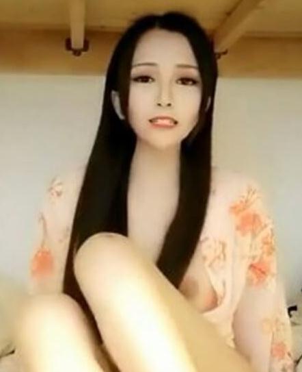 长发美乳小姐姐