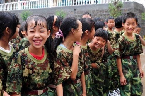 幼师让孩子自己打