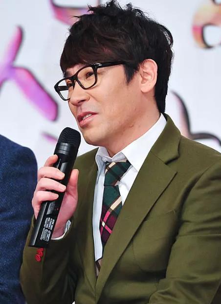 赵冠宇  饰演 赵冠宇 是个穷困潦倒的社长,练习生清潭不败组合出道后