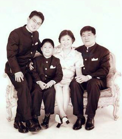 张茵家族图册_360百科