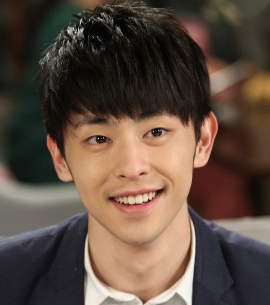 孙小飞演员   邓伦    长相白净,性格缅甸,善良真诚,不善社交,计算机