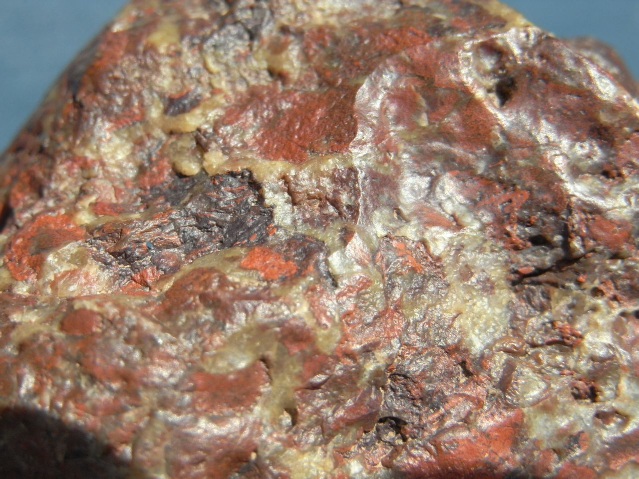 火星陨石硫化物的颜色图片
