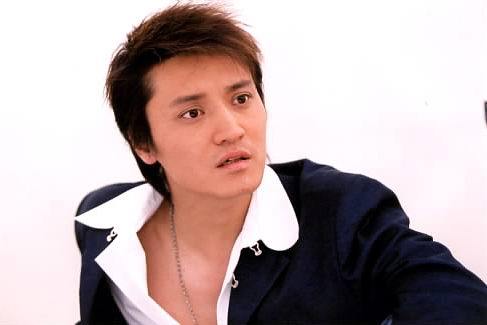 龙浩演员   钟超    男,24岁.