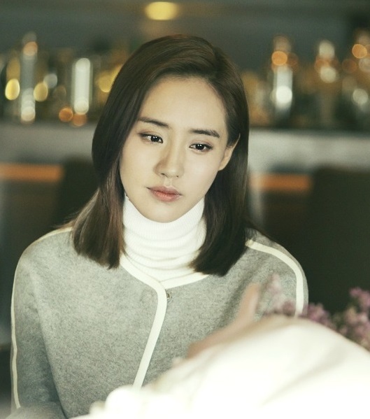 后宁信为了妹妹"未央"做错事情,而最终未能与天佑走到一起.